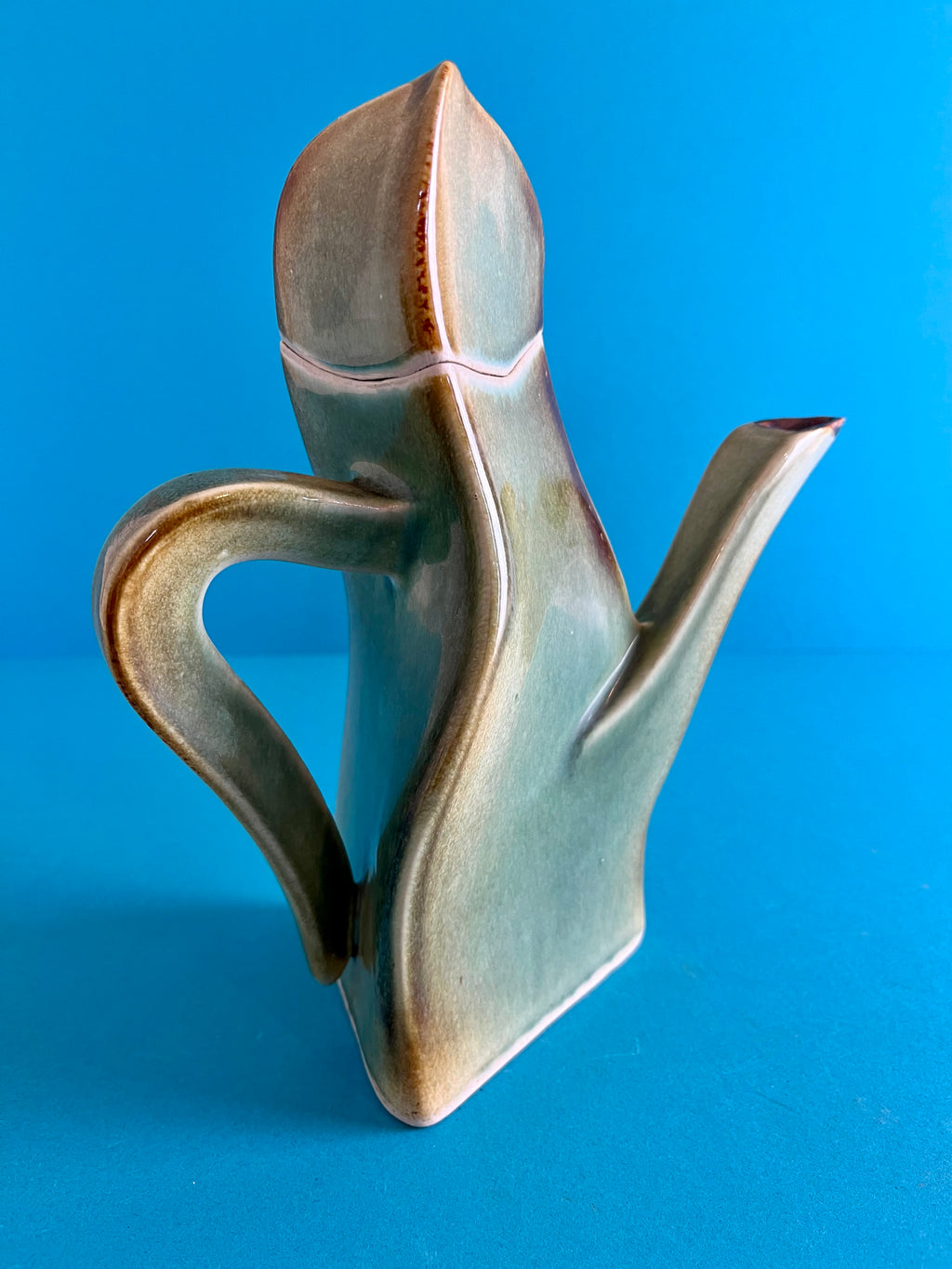ABSTRACT CERAMIC TEA POT