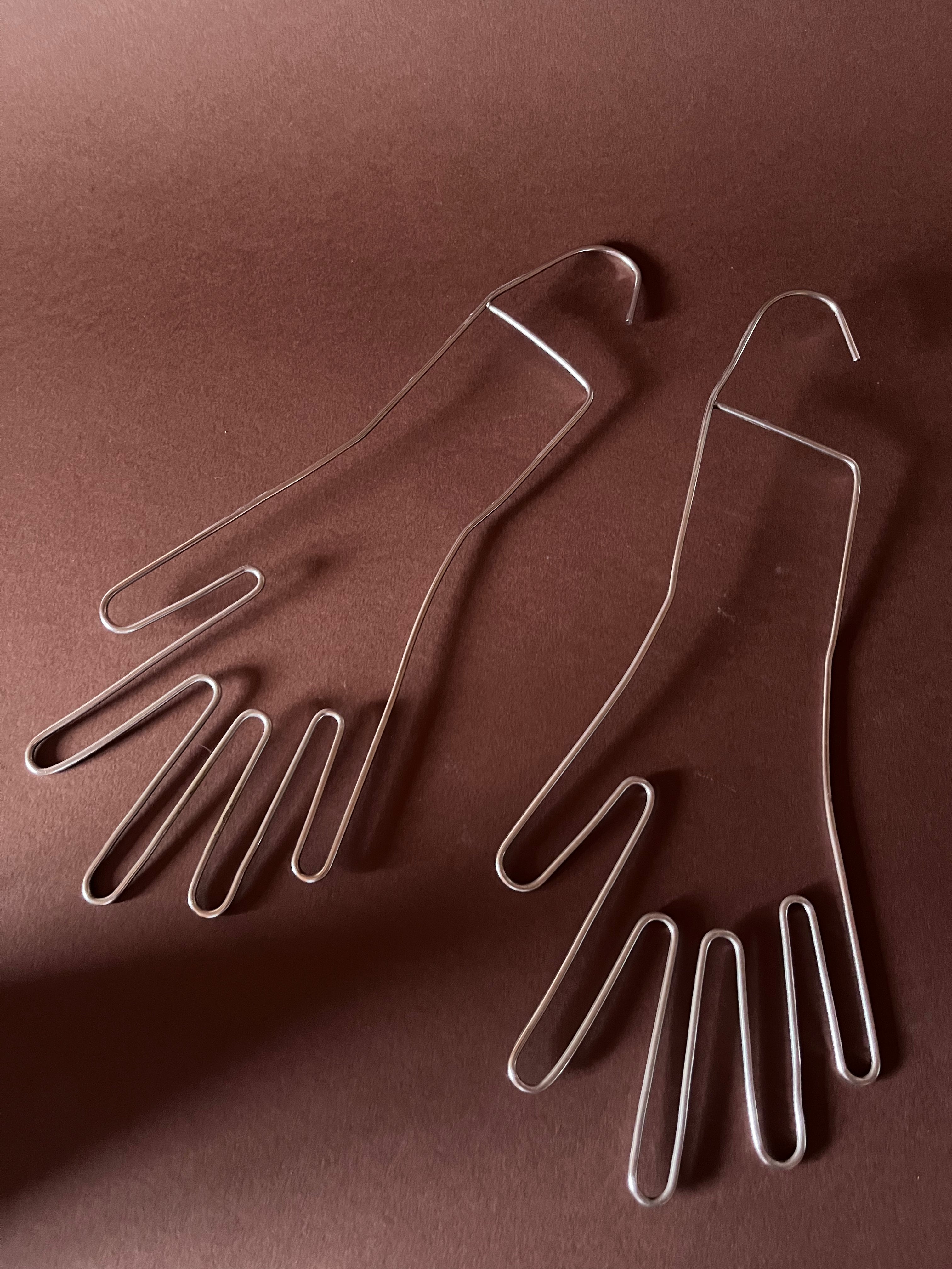 WIRE HANDS