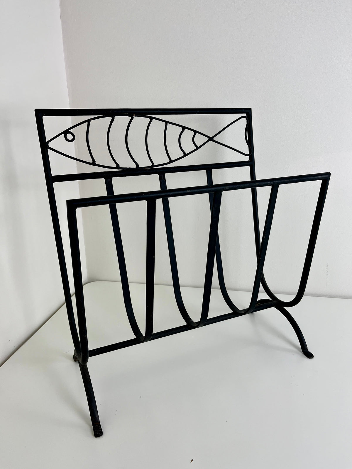 FISH MAGAZINE RACK