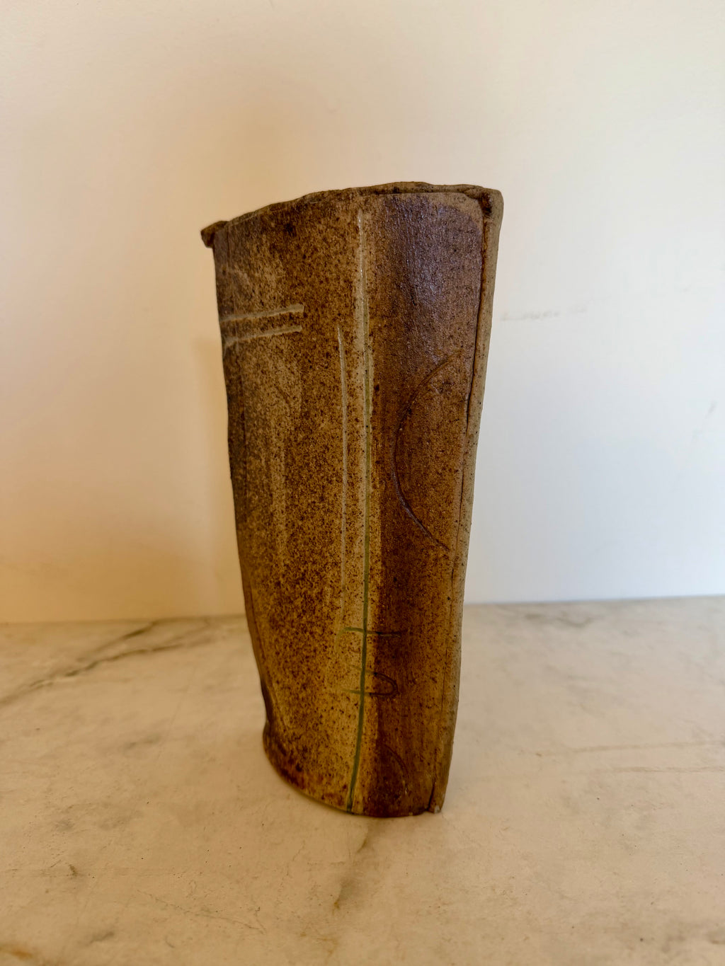 DECORATIVE VASE