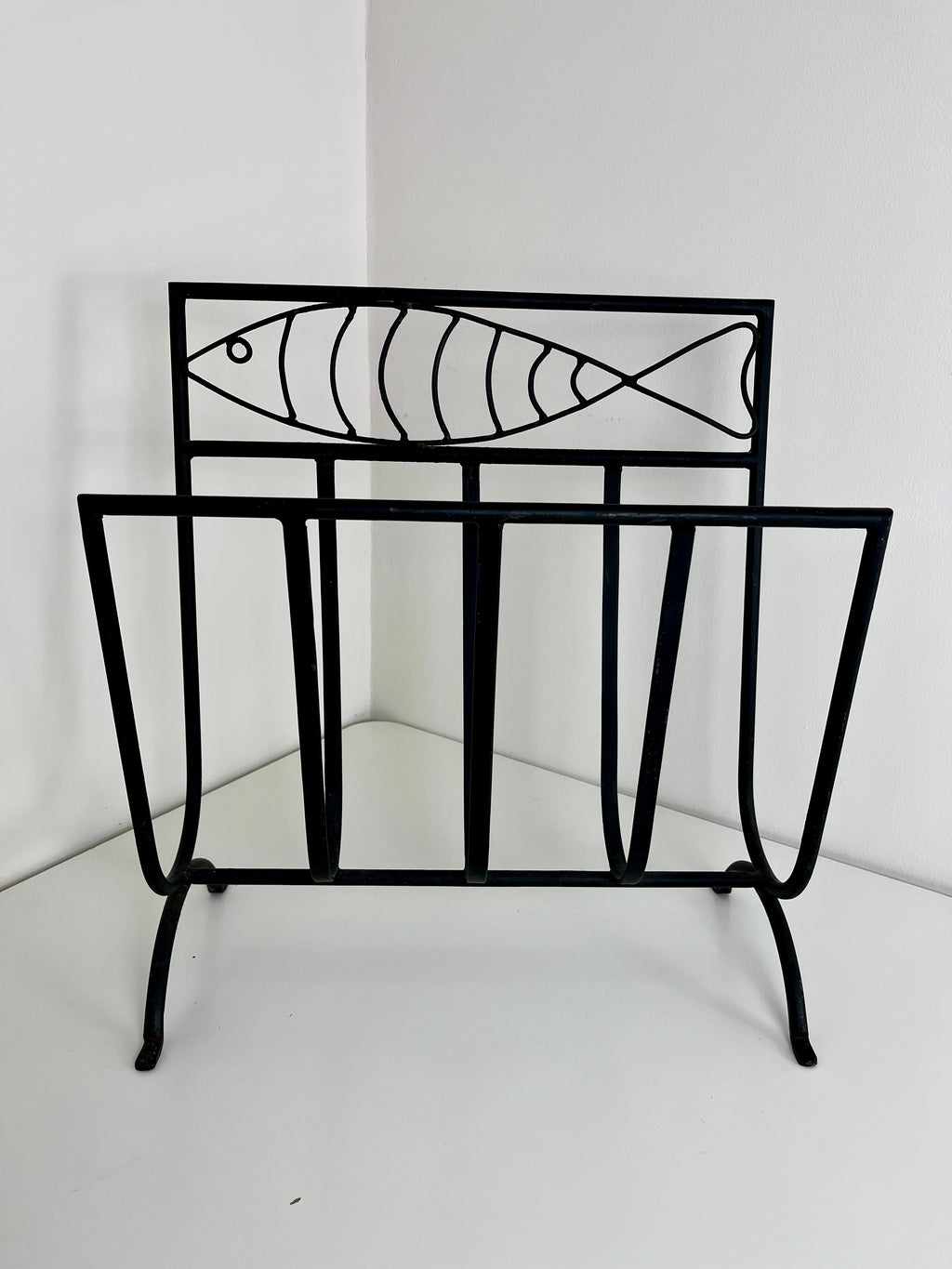 FISH MAGAZINE RACK