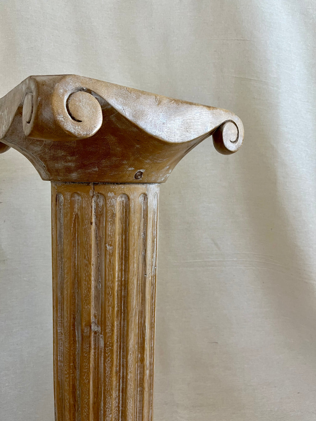 IONIC COLUMN