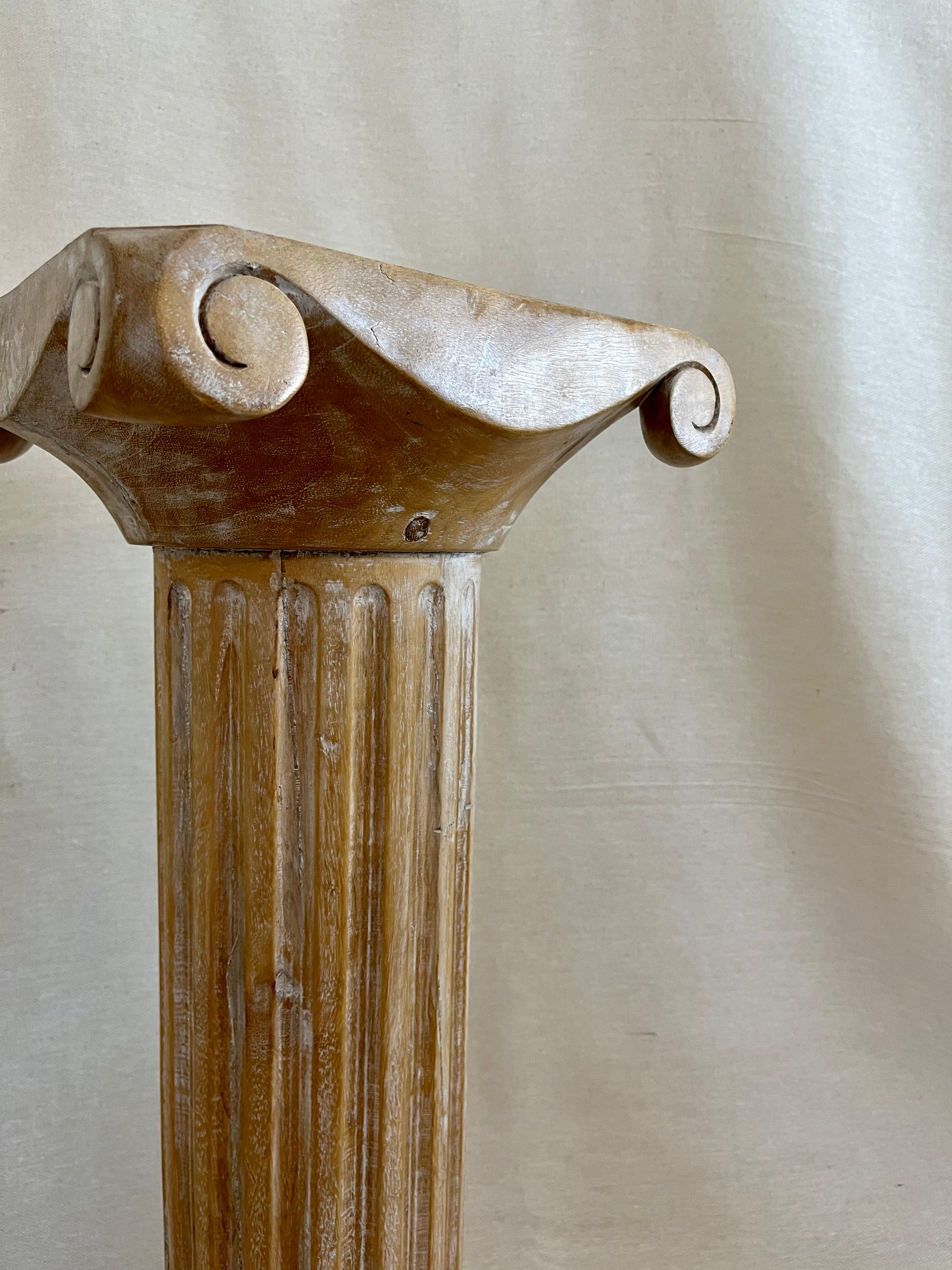 IONIC COLUMN