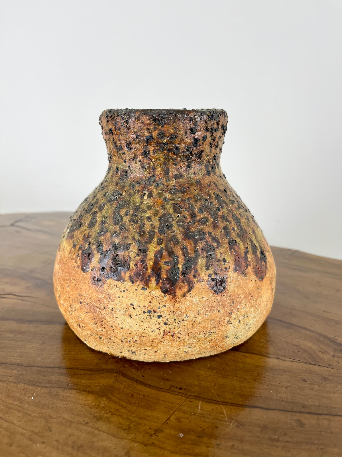 TEXTURED GLAZE CERAMIC POT