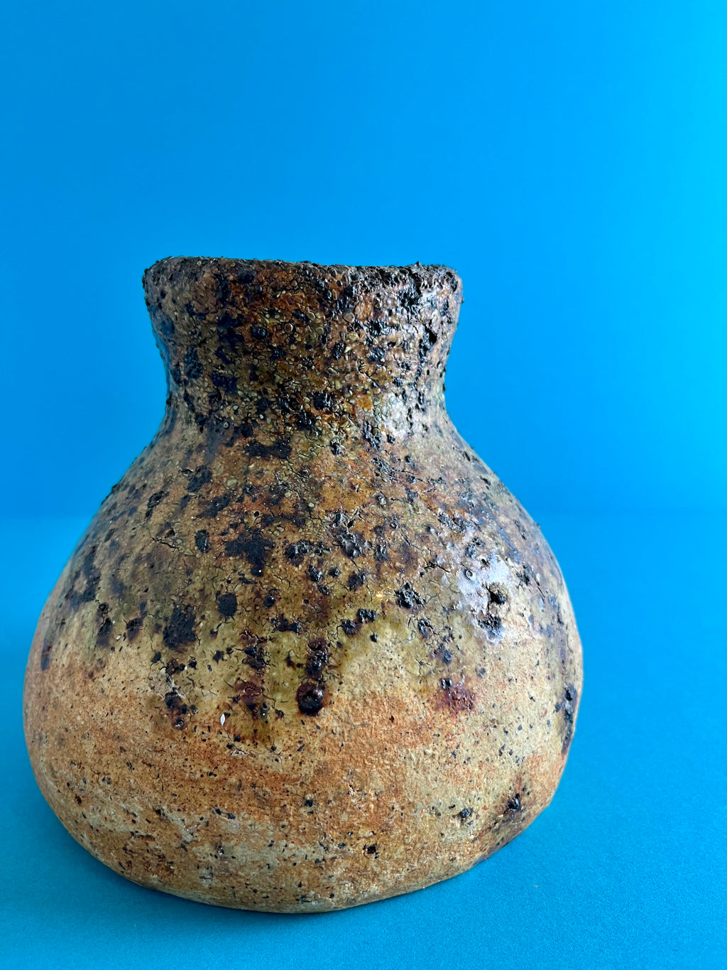 TEXTURED GLAZE CERAMIC POT
