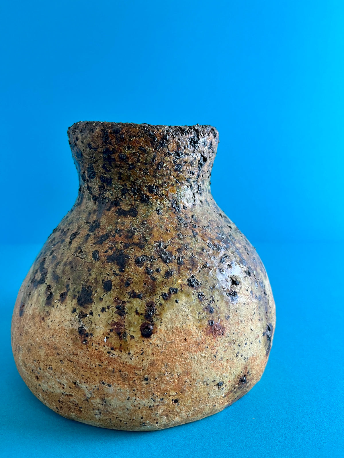 TEXTURED GLAZE CERAMIC POT
