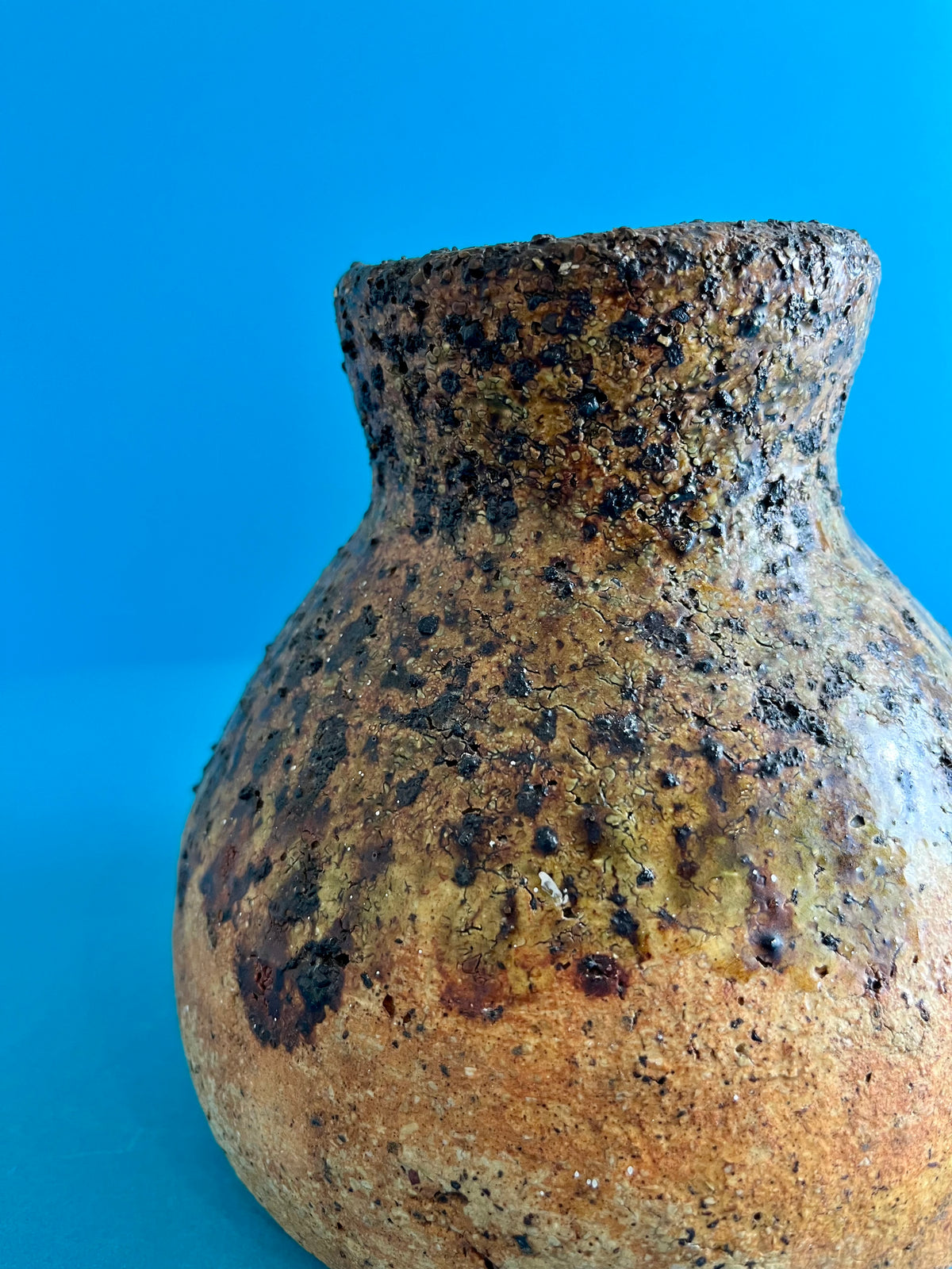 TEXTURED GLAZE CERAMIC POT