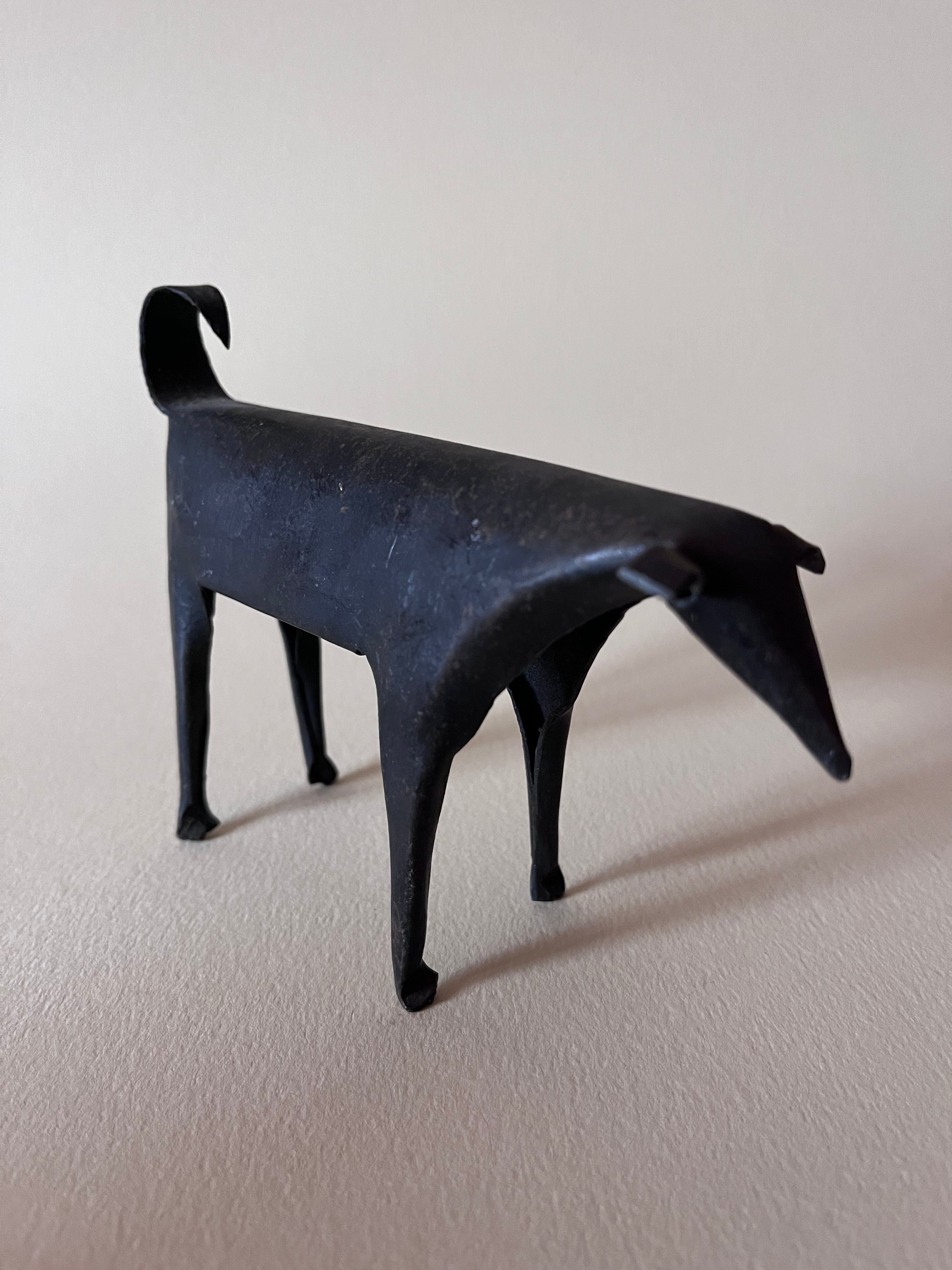 WROUGHT IRON DOG