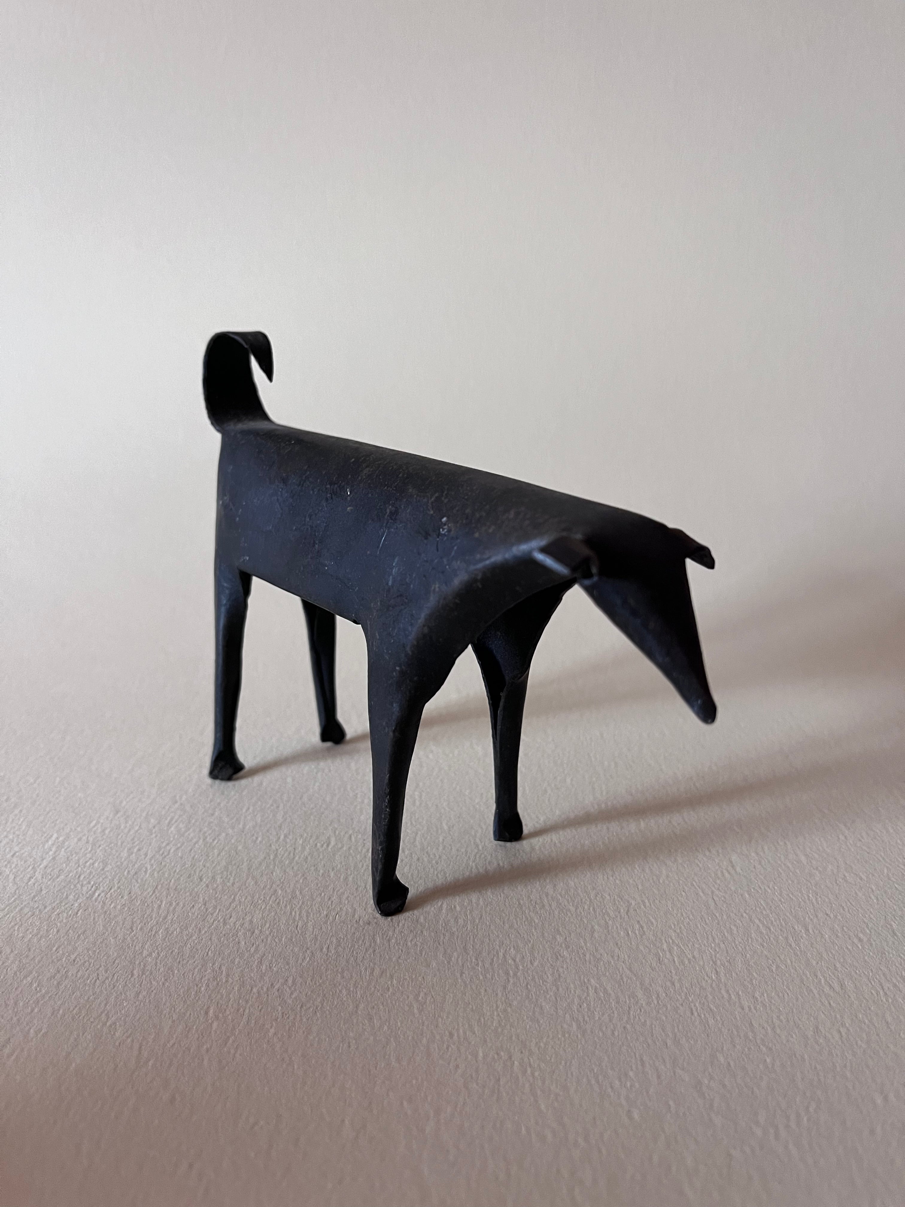 WROUGHT IRON DOG