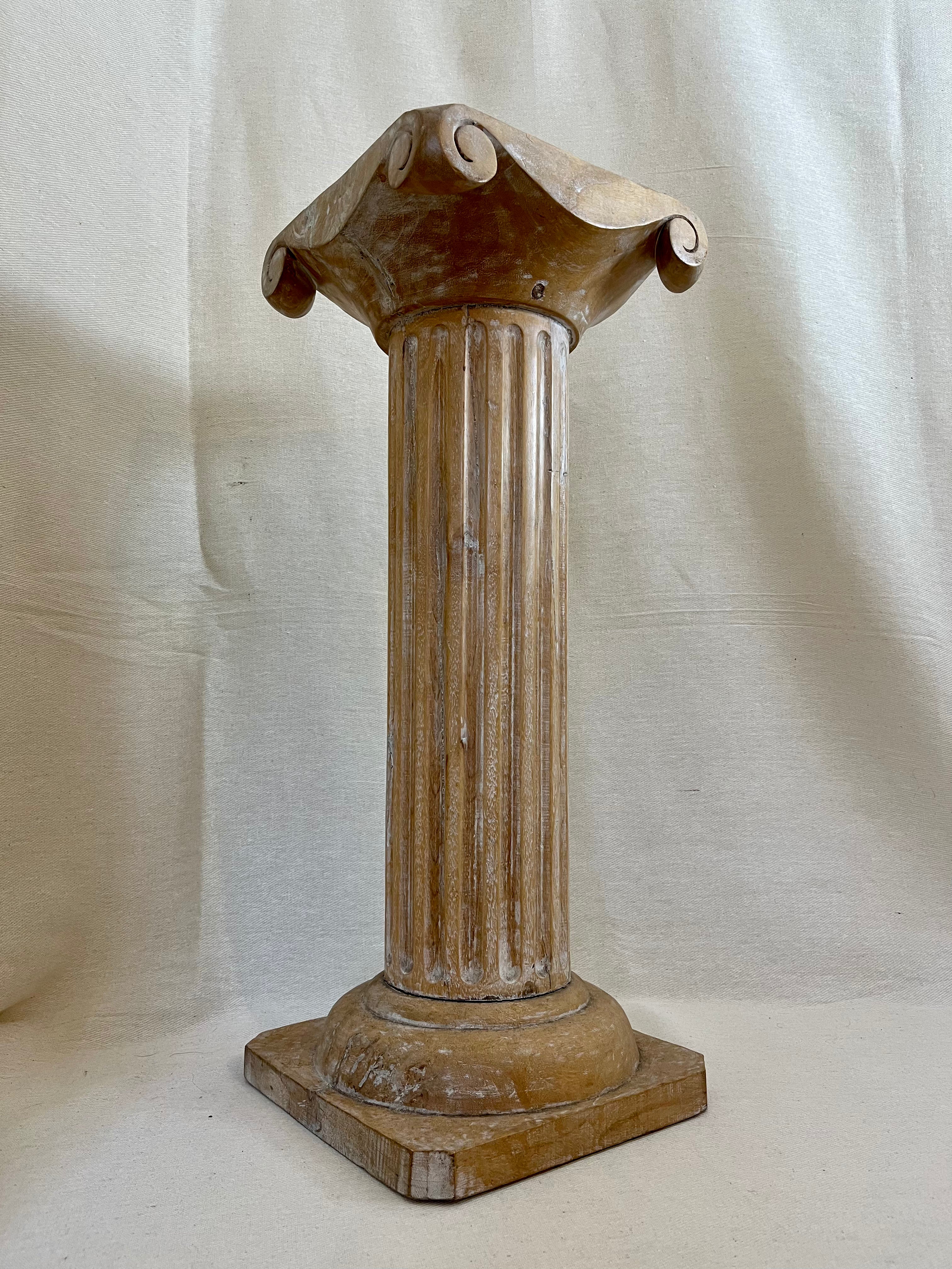 IONIC COLUMN