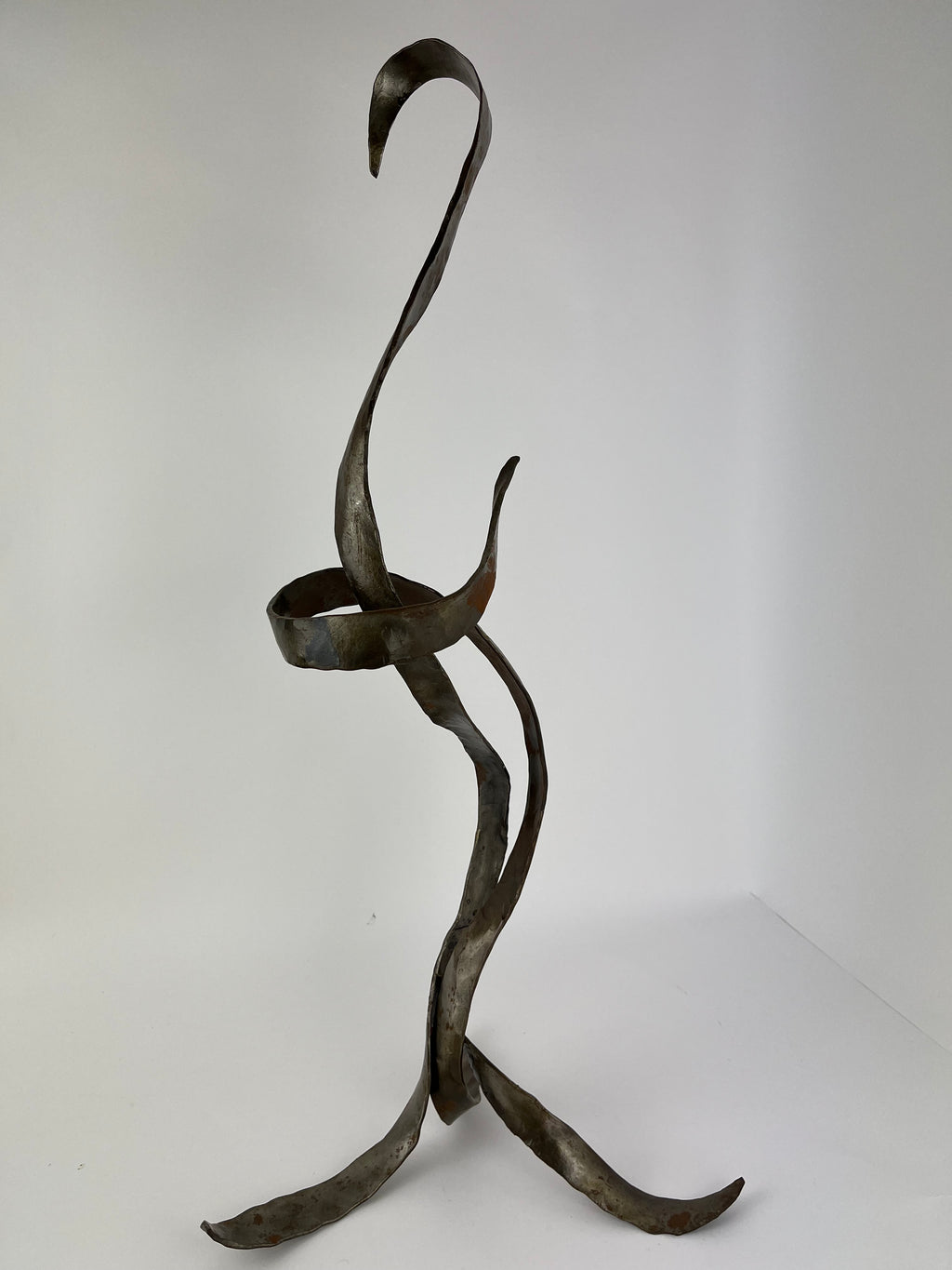 FLOORSTANDING ABSTRACT METAL SCLUPTURE