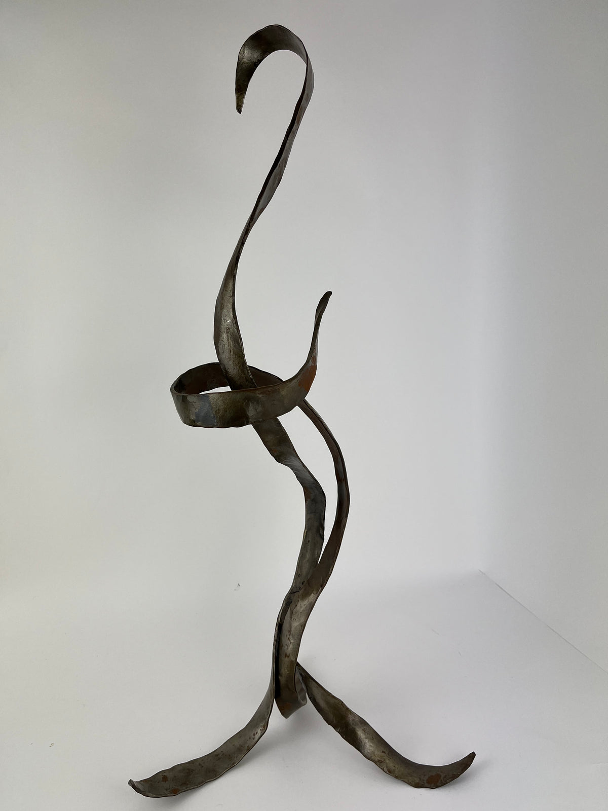 FLOORSTANDING ABSTRACT METAL SCLUPTURE